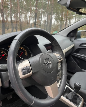Opel Astra cena 12900 przebieg: 190700, rok produkcji 2007 z Małogoszcz małe 277
